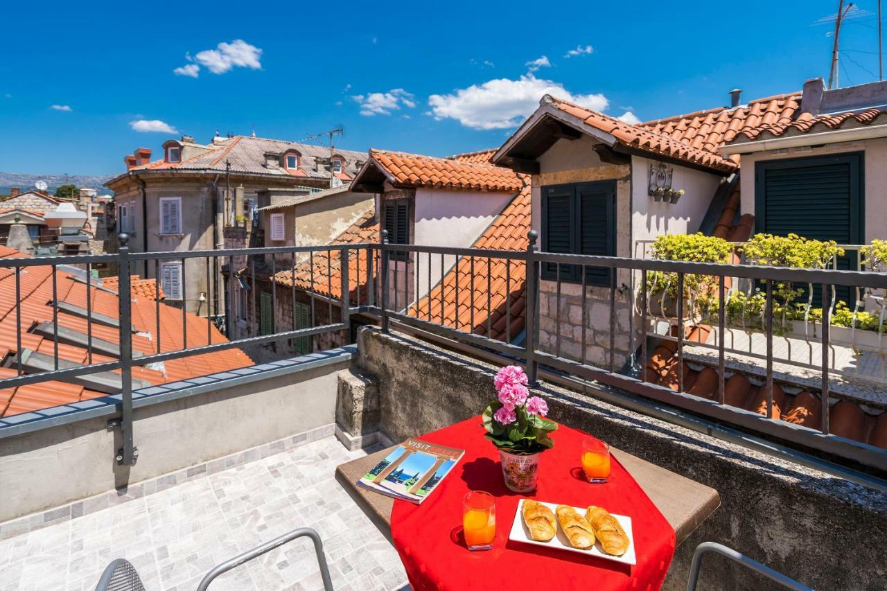 Rooftop City View Apartment In The Palace Walls Split Exterior photo